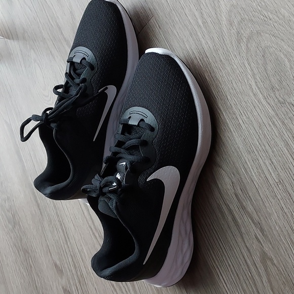 Nike black white tennis shoes 8w - Picture 2 of 9